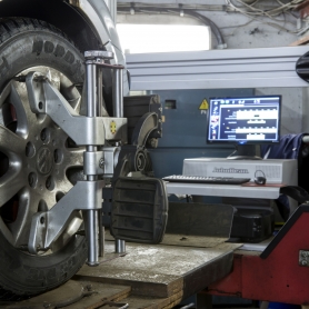 Wheel alignment with 3D stand