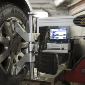 Wheel alignment with 3D stand