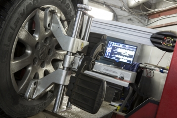 Wheel alignment with 3D stand Wheel alignment with 3D stand